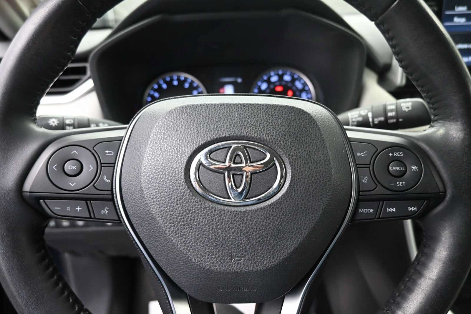 Used 2019 Toyota RAV4 XLE Premium w/ Cold Weather Package AWD/4WD image 6