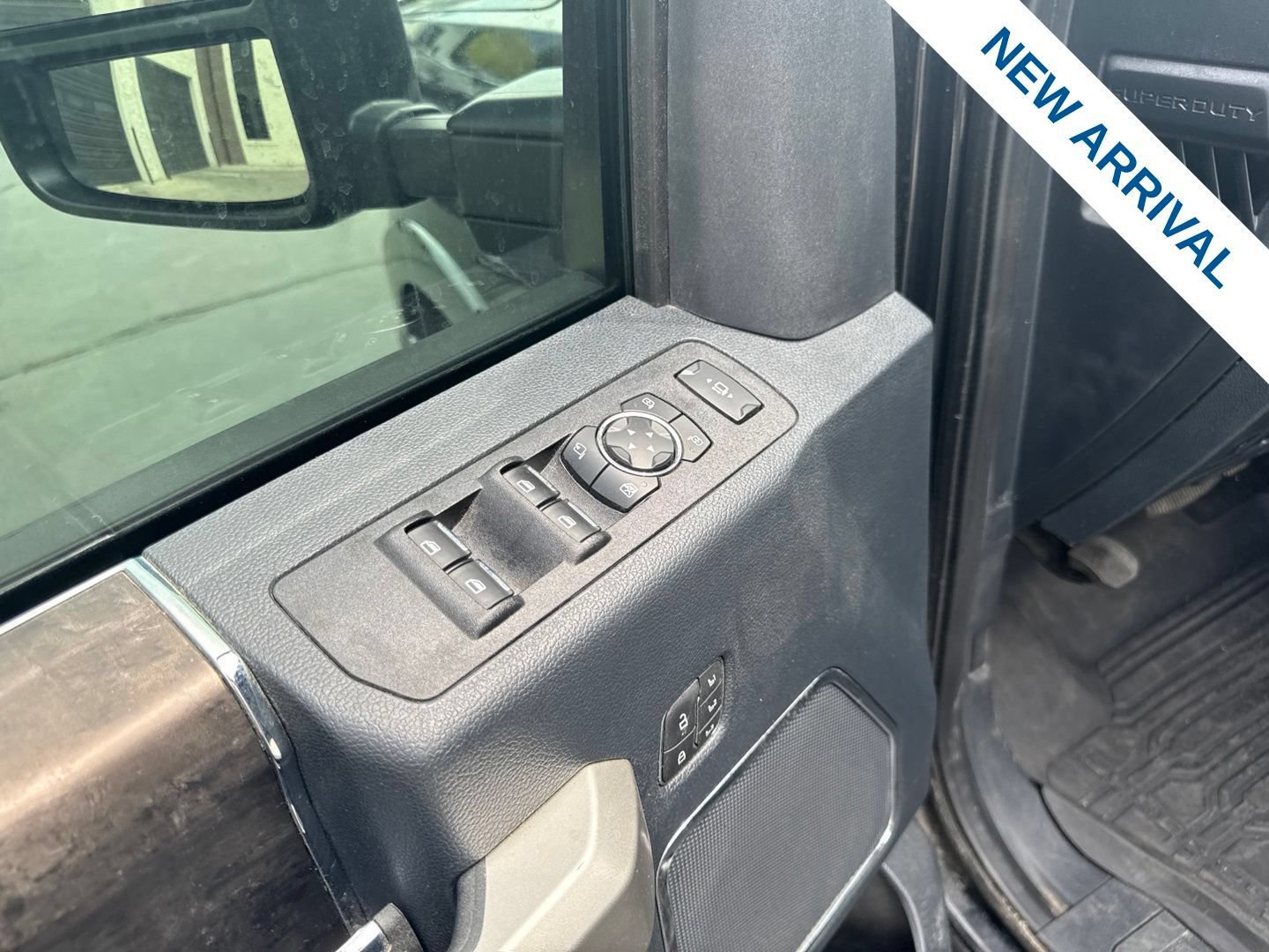 Used 2022 Ford F350 Lariat w/ Tremor Off-Road Package AWD/4WD image 22