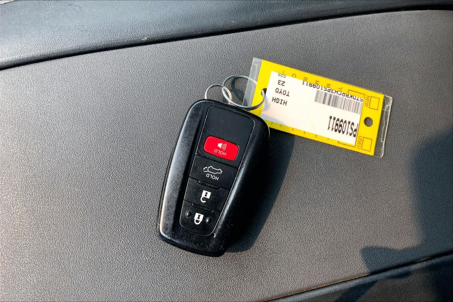 Used 2023 Toyota Highlander XLE AWD/4WD image 15