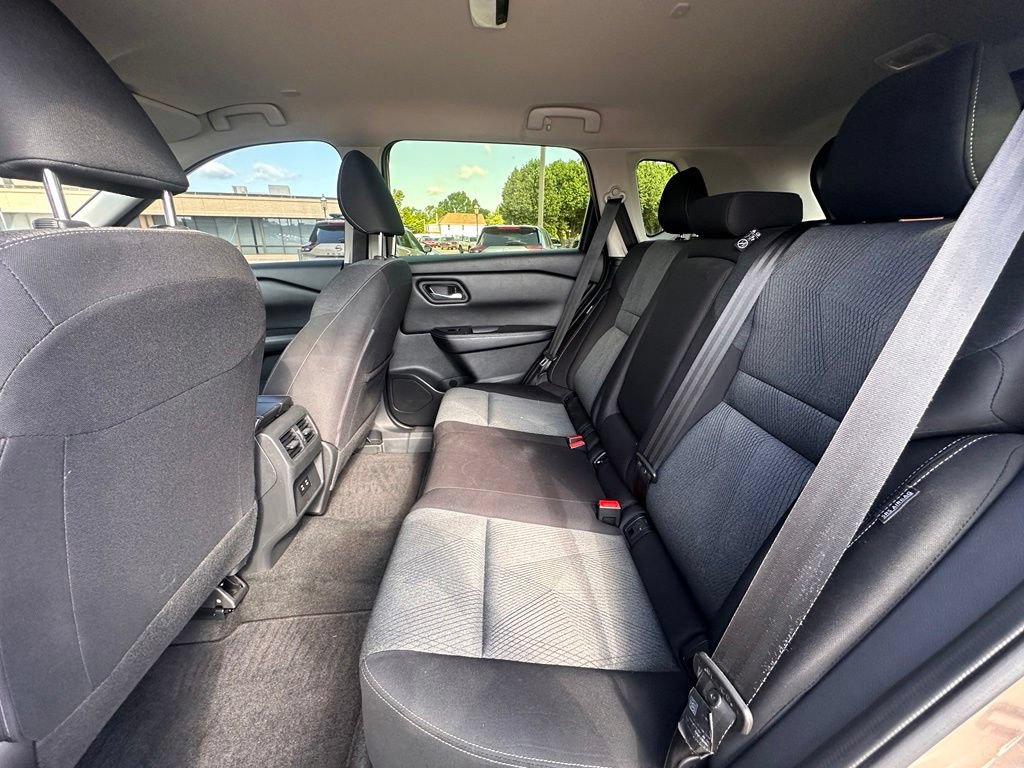 Certified 2024 Nissan Rogue SV FWD image 16