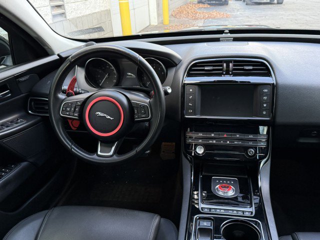Used 2017 Jaguar XE Premium image 21