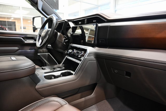 Used 2024 GMC Sierra 3500 Denali image 16