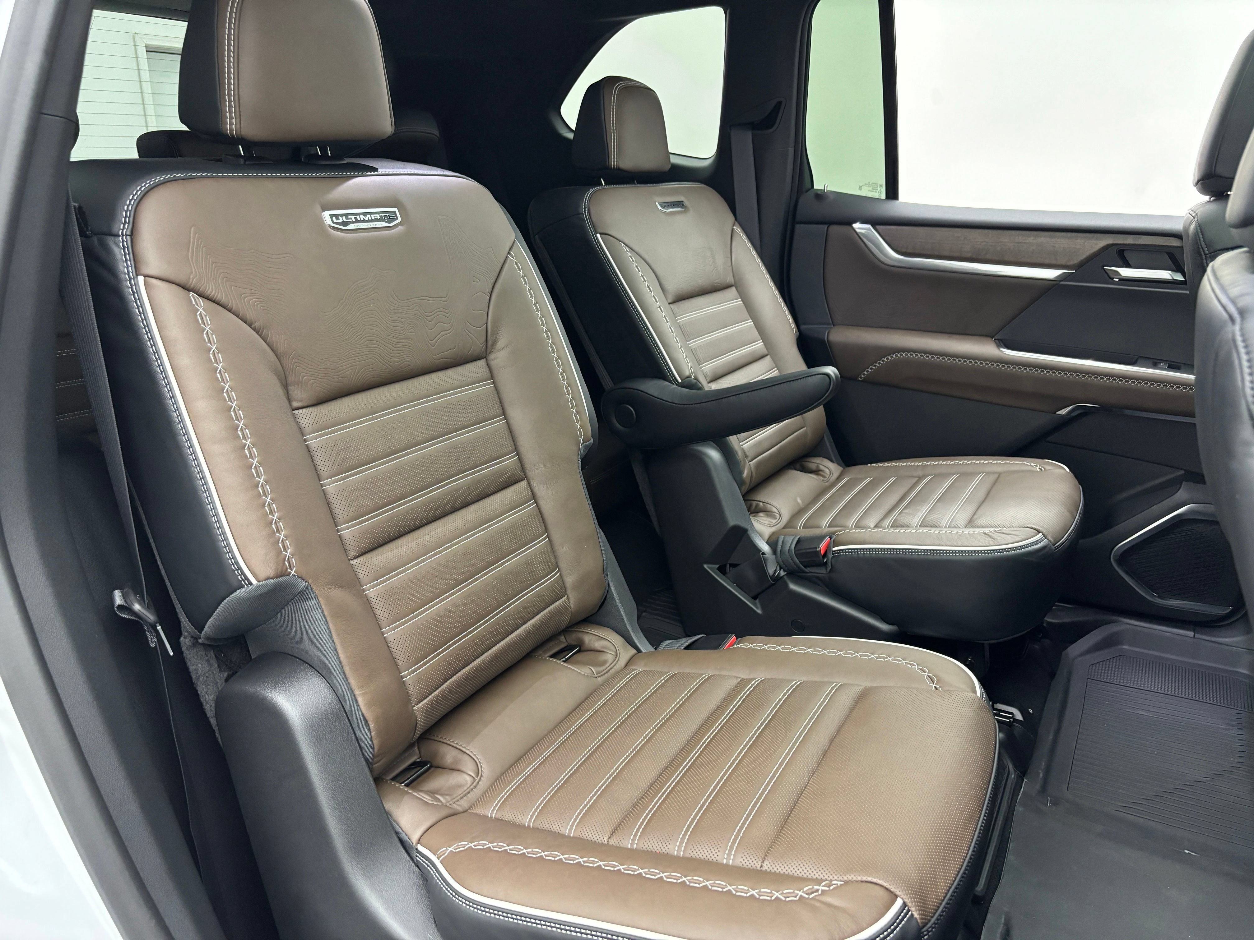 New 2026 GMC Acadia Denali Ultimate w/ LPO, Floor Liner Package AWD/4WD image 43