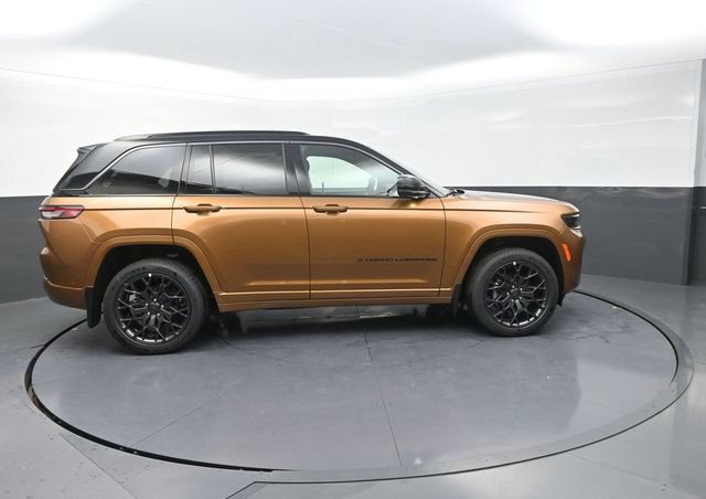 New 2026 Jeep Grand Cherokee Summit w/ Obsidian Package AWD/4WD image 10
