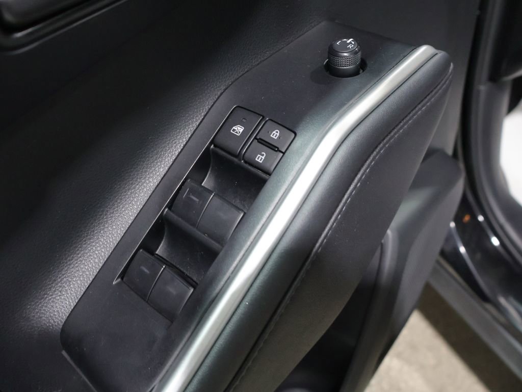 Used 2023 Toyota Highlander LE image 14