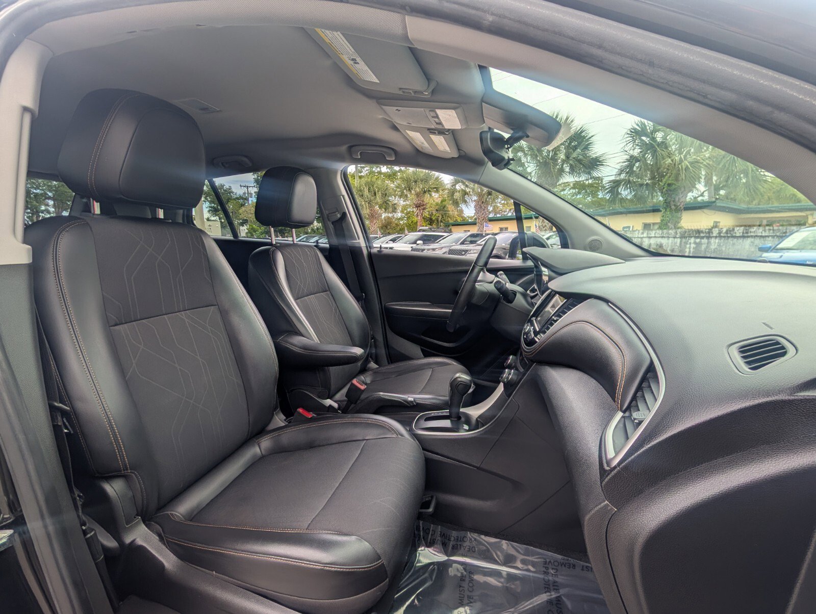 Used 2019 Chevrolet Trax LT w/ LT Convenience Package image 16