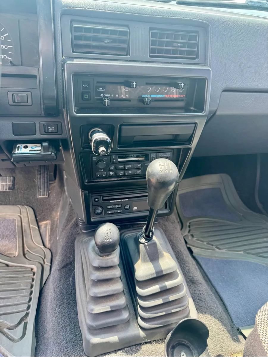 Used 1993 Nissan Pickup SE AWD/4WD image 6