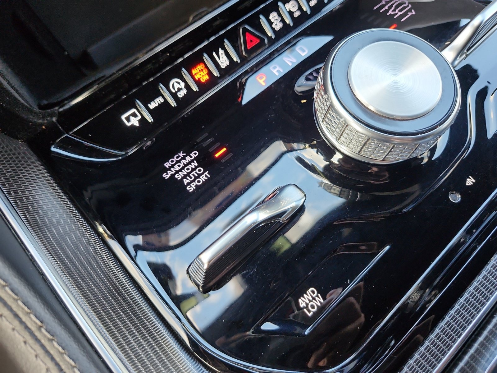 Used 2025 Jeep Grand Wagoneer L Series II Obsidian w/ Quick Order Packagew 28T AWD/4WD image 30