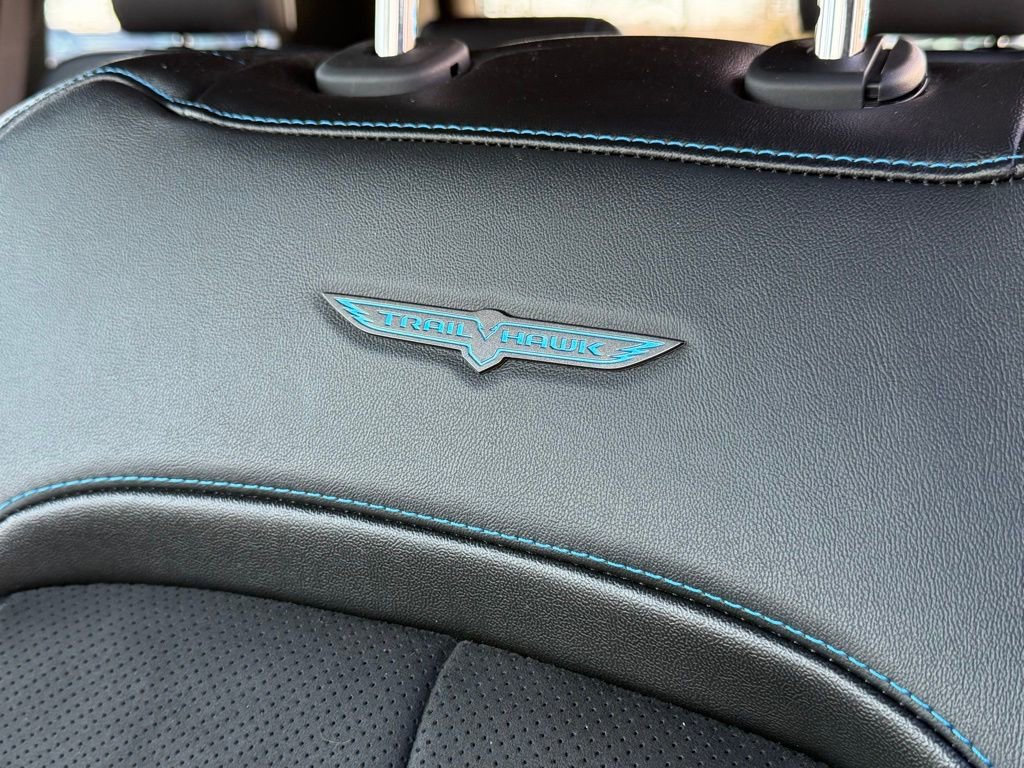 Used 2023 Jeep Grand Cherokee Trailhawk w/ Luxury Tech Group III image 21