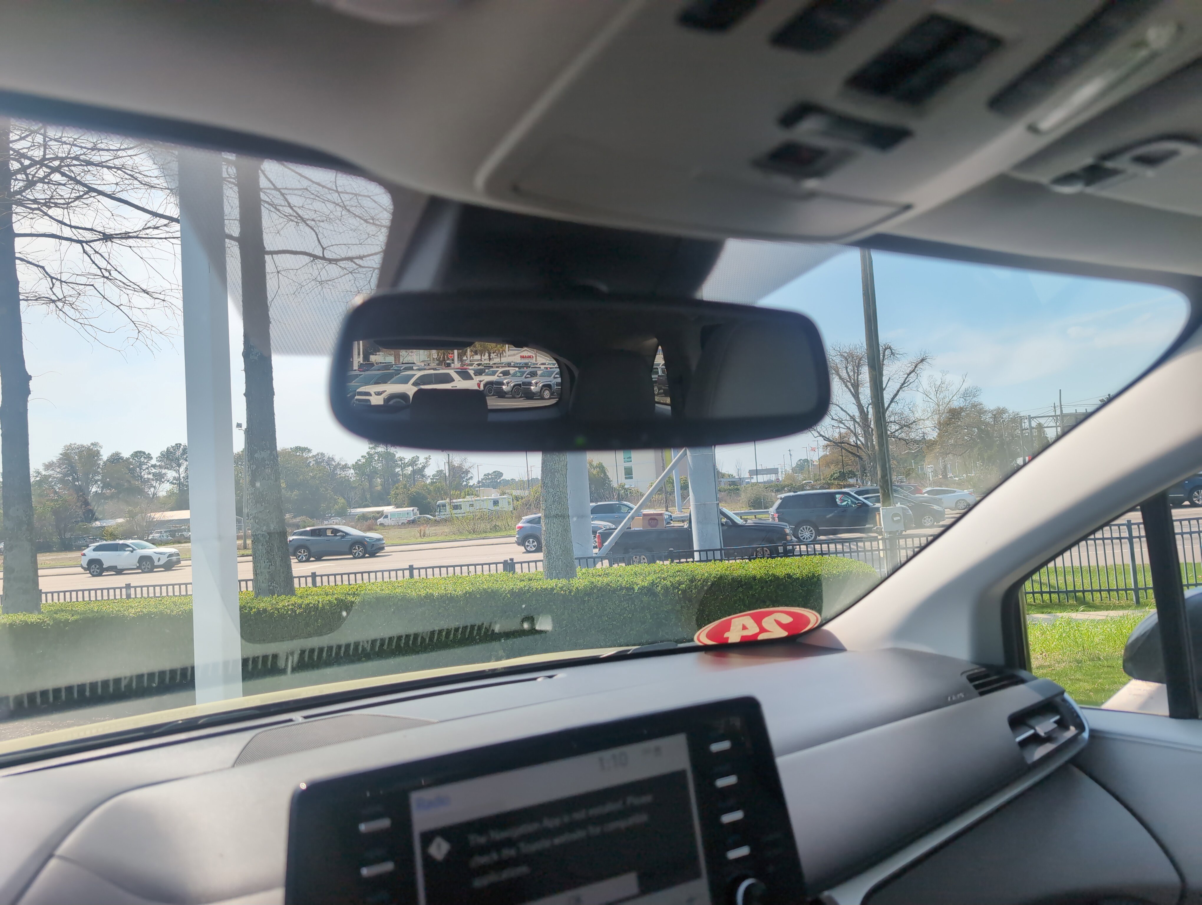 Certified 2024 Toyota Sienna XLE FWD image 27