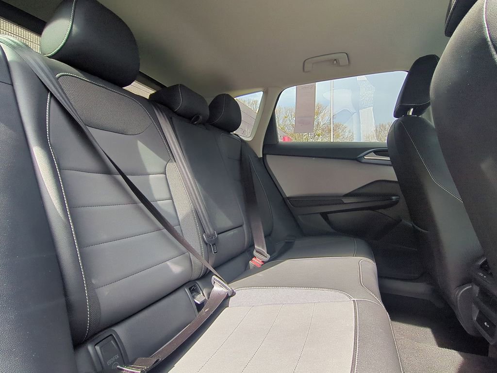 Used 2024 Volkswagen Taos SE image 29