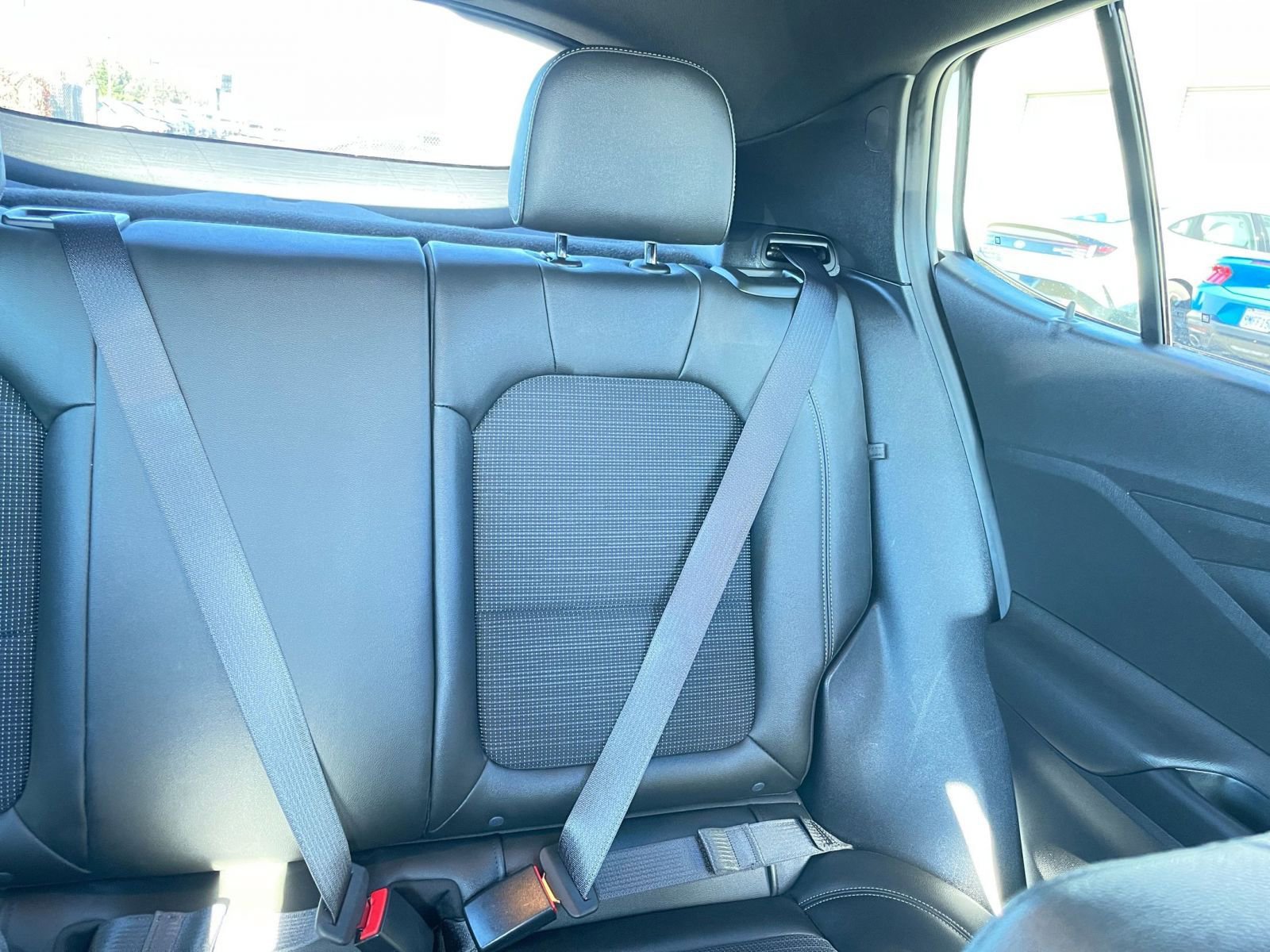 Used 2025 Buick Envista Preferred image 38