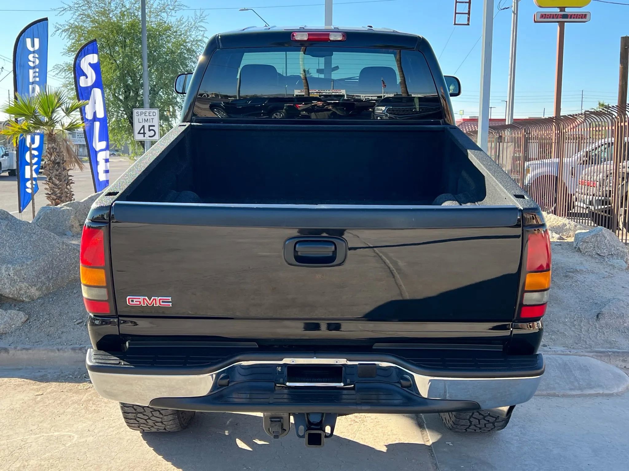 Used 2004 GMC Sierra 2500 SLT w/ Heavy-Duty Power Package AWD/4WD image 9