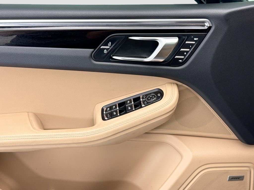 Used 2022 Porsche Macan AWD/4WD image 22