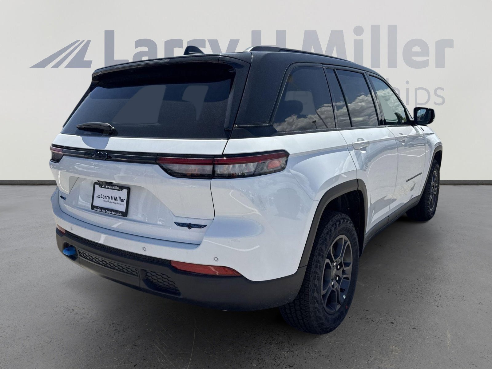 New 2025 Jeep Grand Cherokee Trailhawk AWD/4WD image 8
