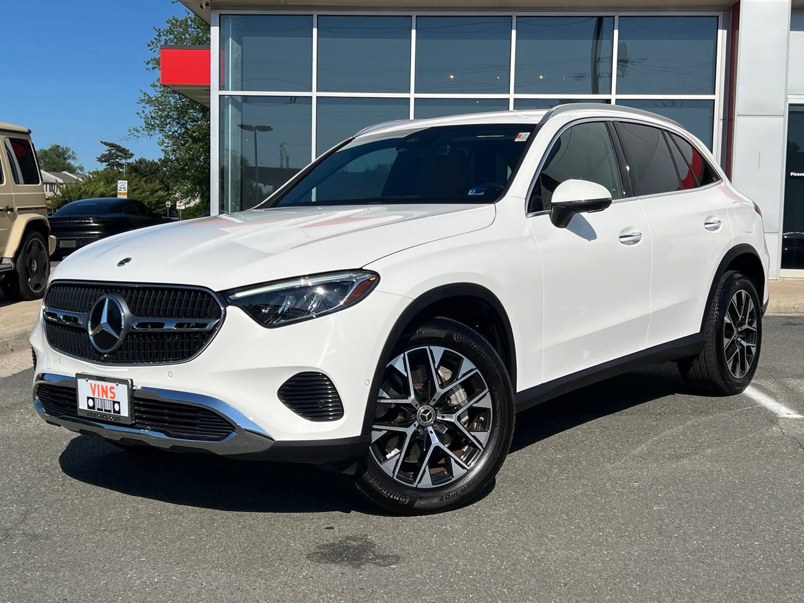 Used 2025 Mercedes-Benz GLC 350e 4MATIC w/ Advanced USB Package image 35