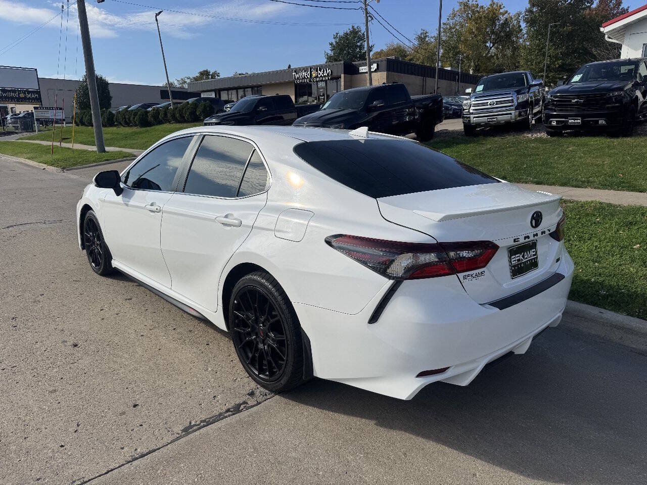 Used 2021 Toyota Camry SE w/ TRD Appearance Package (TMS) FWD image 3
