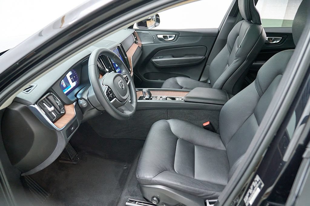 Certified 2023 Volvo XC60 B5 Plus AWD/4WD image 14