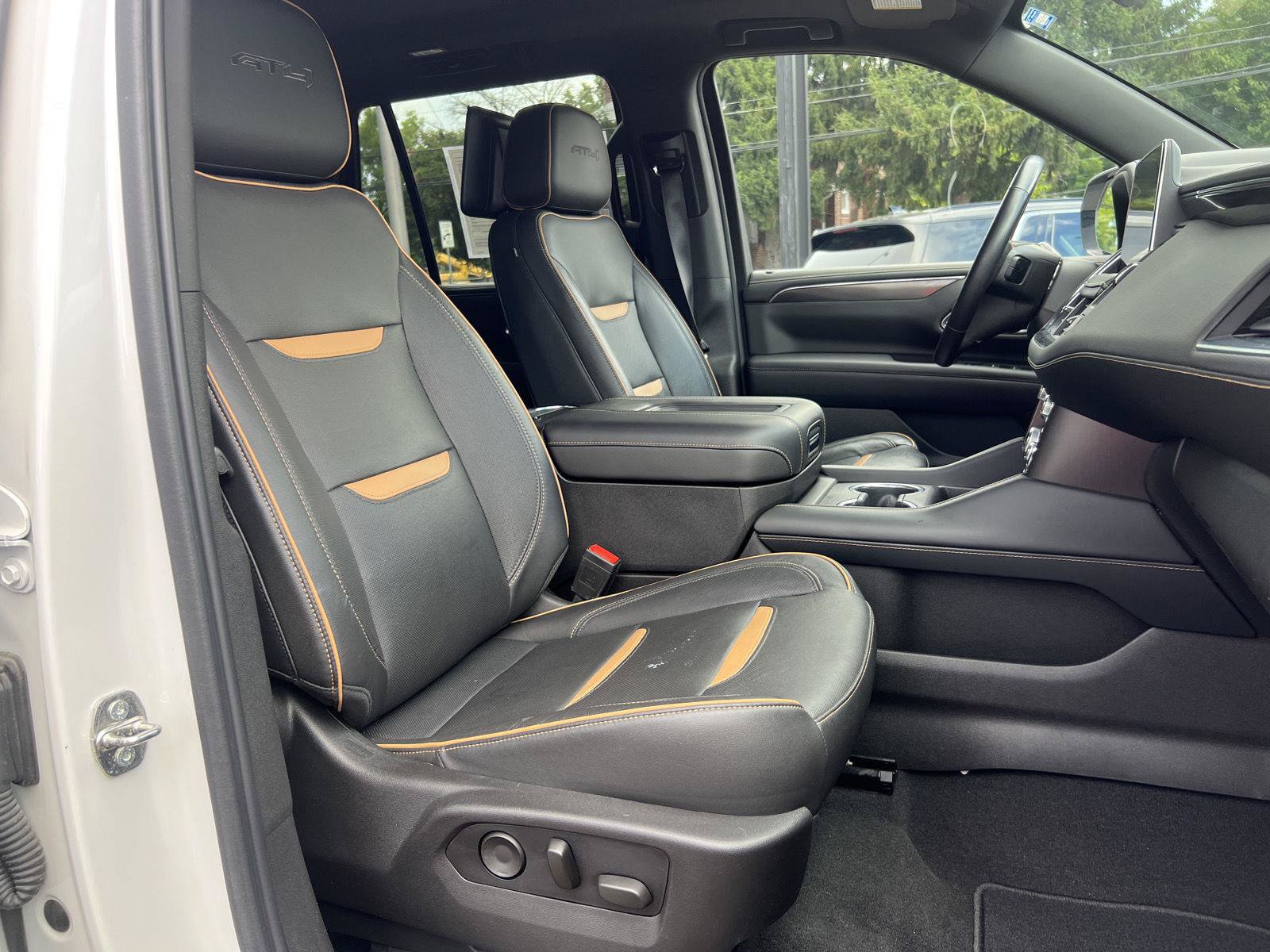 Used 2021 GMC Yukon AT4 w/ AT4 Premium Plus Package AWD/4WD image 20