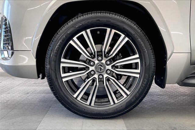 Used 2022 Lexus LX 600 4WD w/ Luxury Package image 8