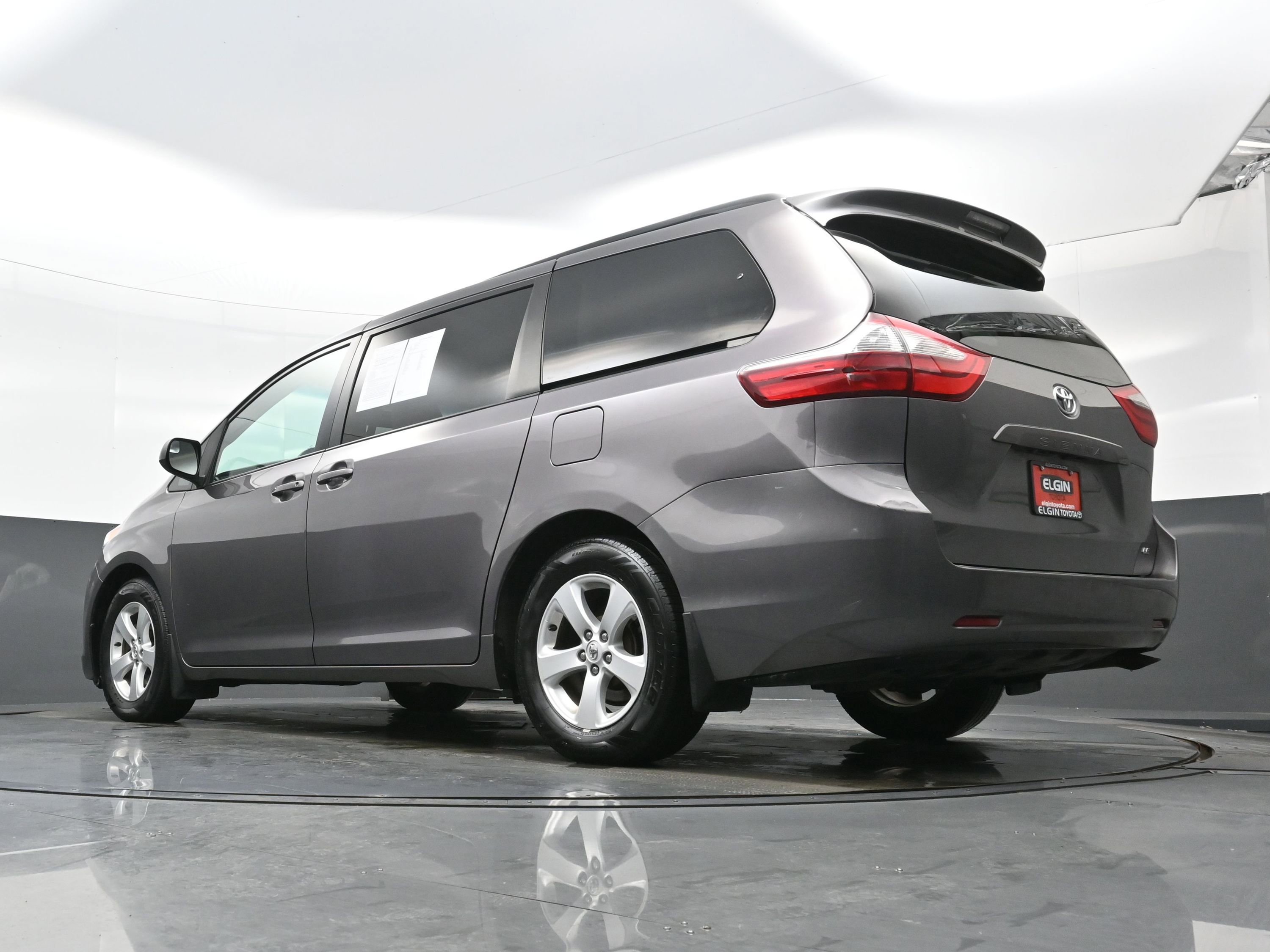 Used 2015 Toyota Sienna LE image 30