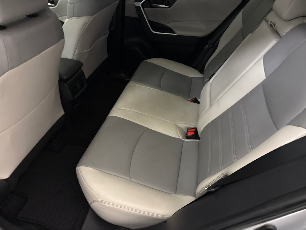 Used 2020 Toyota RAV4 XLE Premium FWD image 18