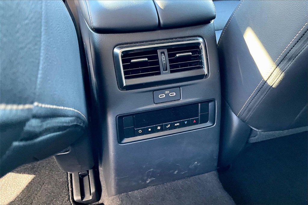 Certified 2025 MAZDA CX-70 3.3 Turbo w/ Preferred Package image 22