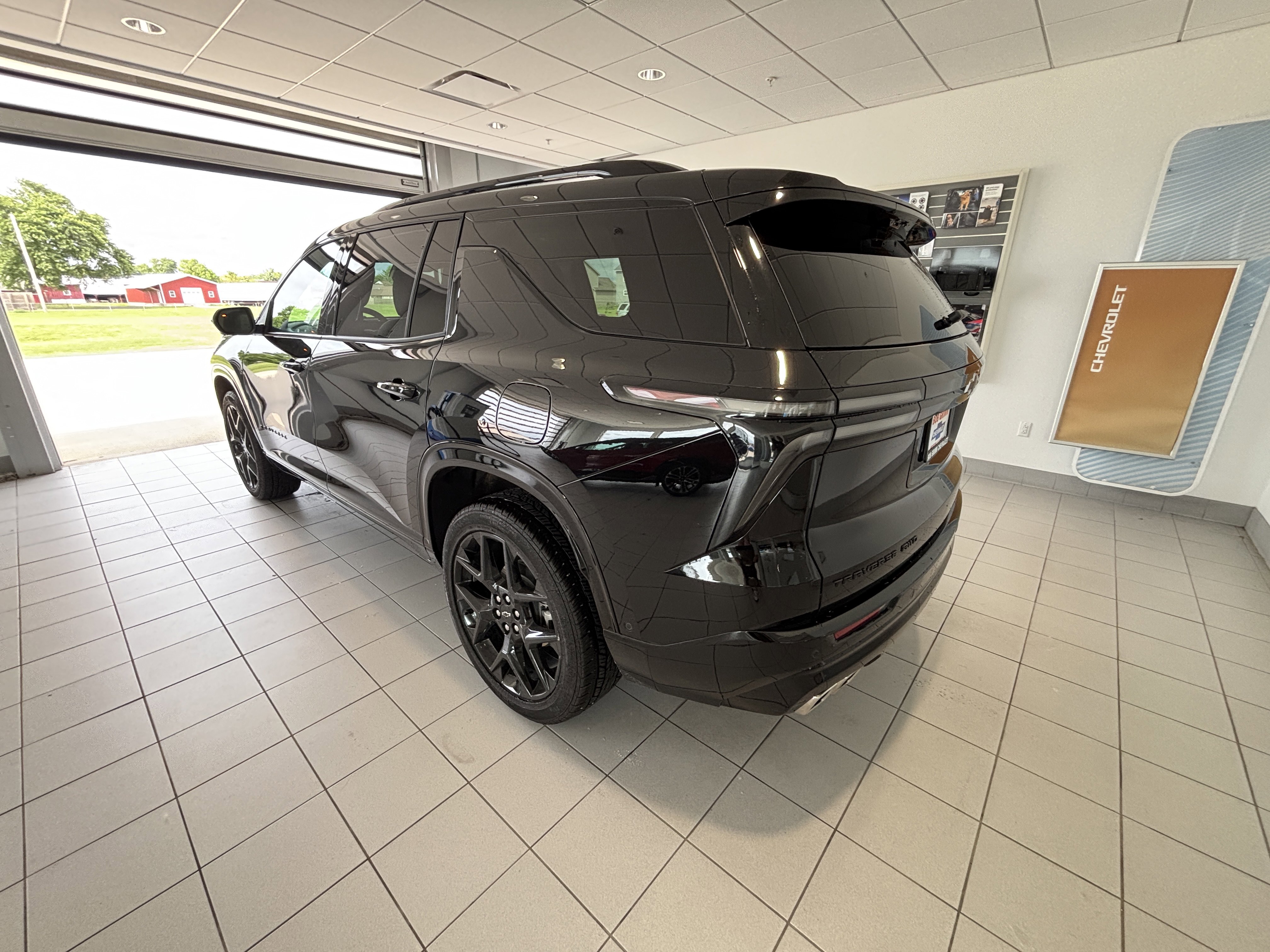 Used 2025 Chevrolet Traverse RS AWD/4WD image 3