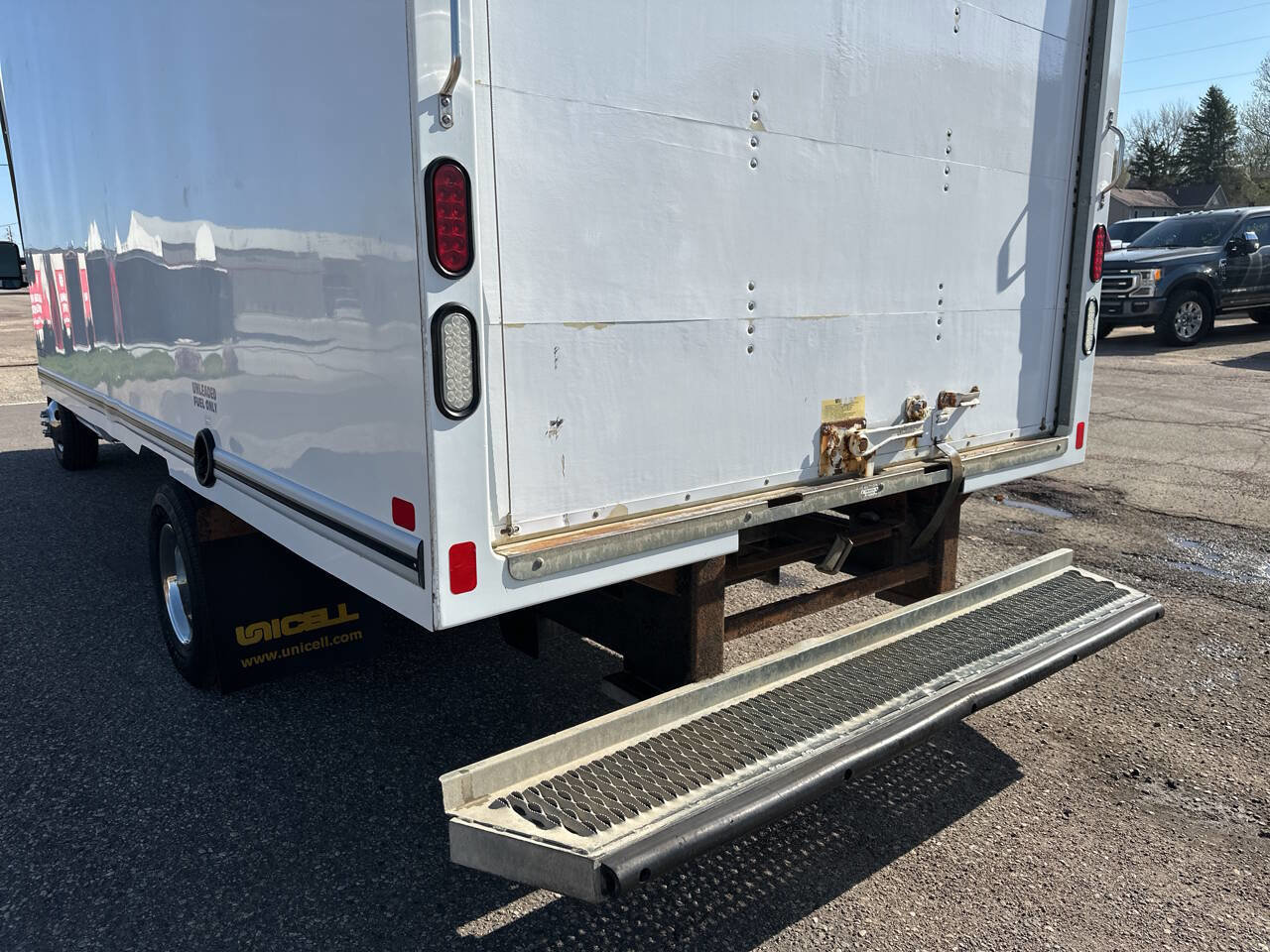 Used 2017 Ford E-350 and Econoline 350 Super Duty w/ Exterior Upgrade Package image 25