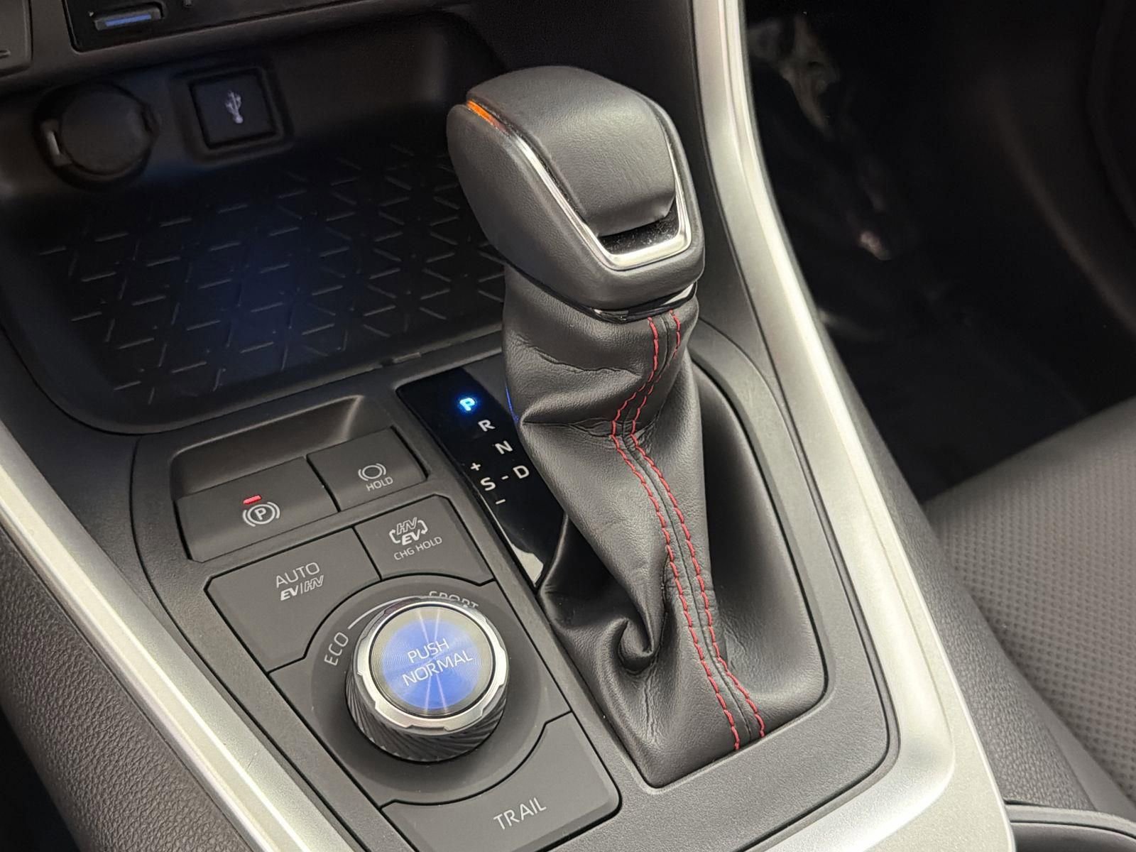 Used 2022 Toyota RAV4 XSE w/ Premium Package image 16