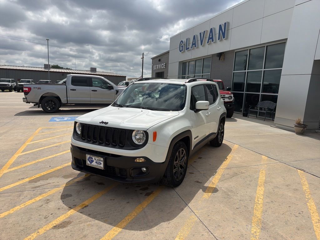 Used 2017 Jeep Renegade Altitude FWD image 3