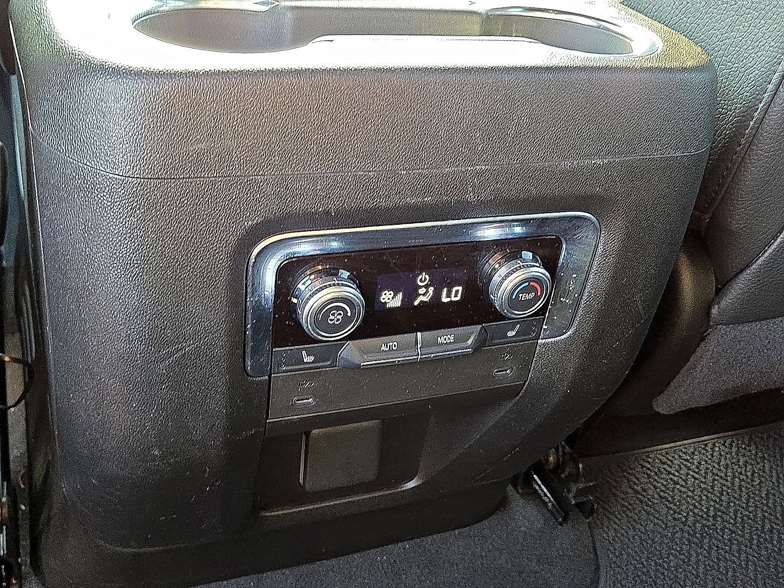 Used 2025 GMC Yukon Denali AWD/4WD image 17