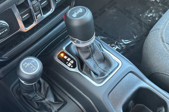 Used 2025 Jeep Wrangler Unlimited Sahara AWD/4WD image 24