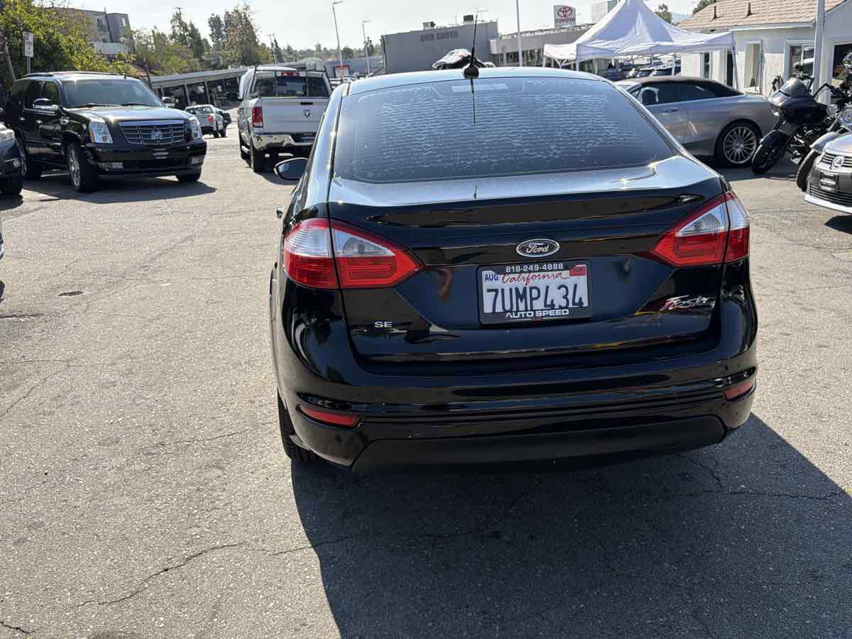 Used 2016 Ford Fiesta SE image 5