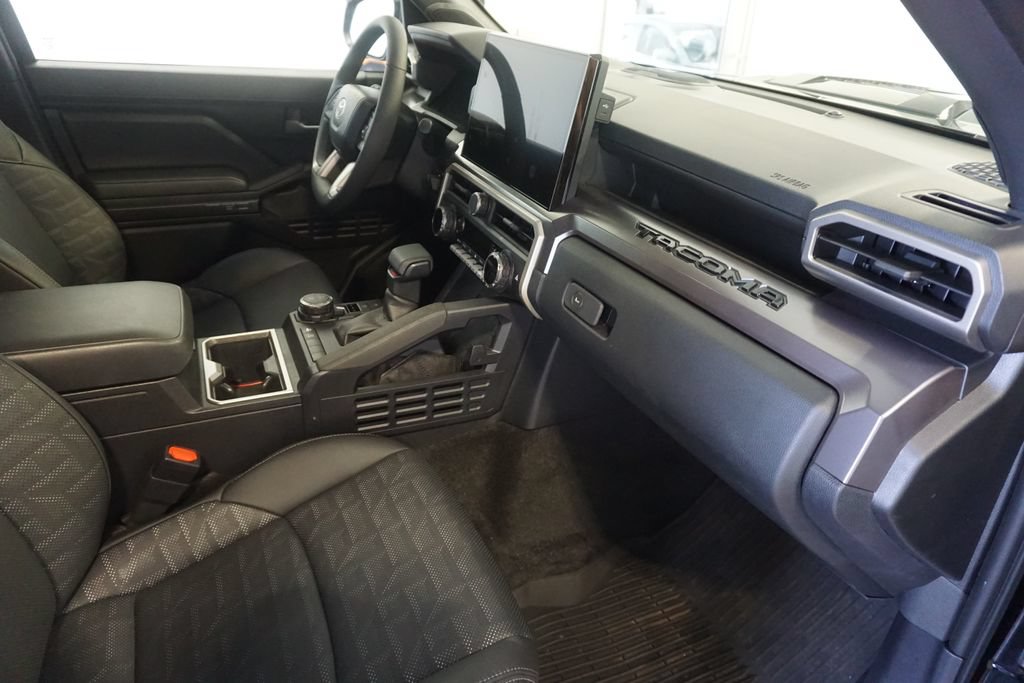 Used 2025 Toyota Tacoma TRD Sport w/ TRD Sport Premium Package AWD/4WD image 27