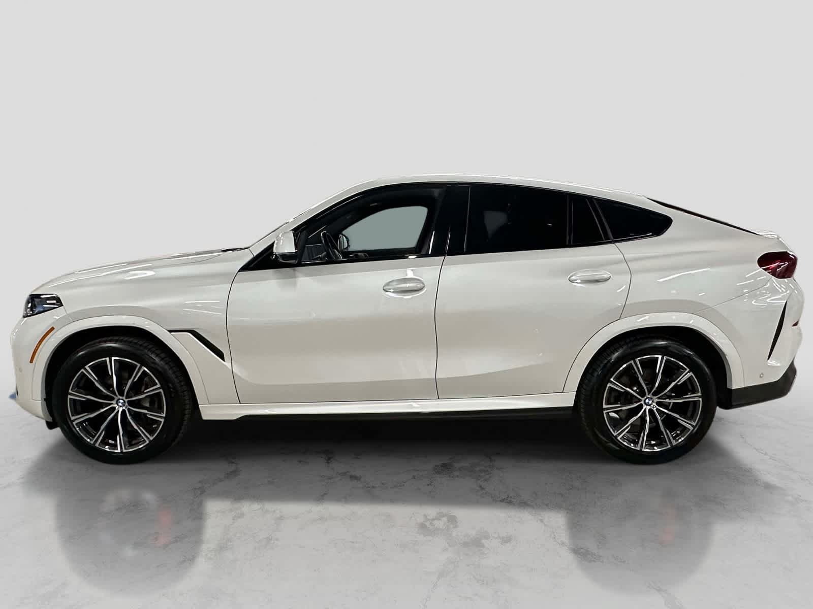 Used 2025 BMW X6 xDrive40i w/ Climate Comfort Package AWD/4WD image 2