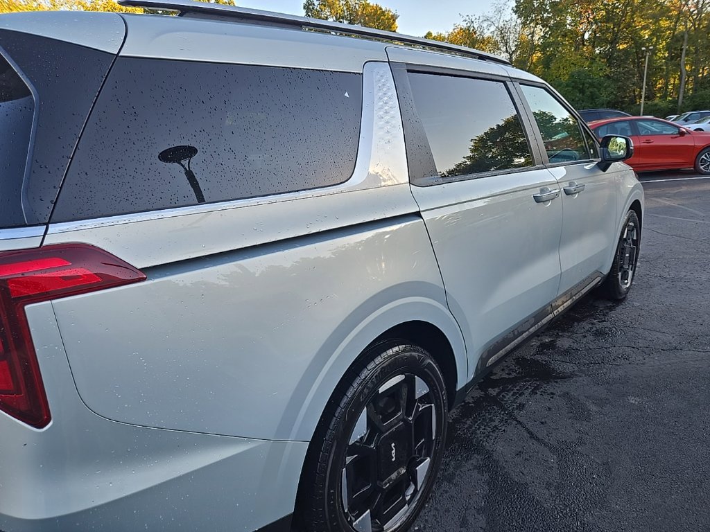 Certified 2026 Kia Carnival EX FWD image 3