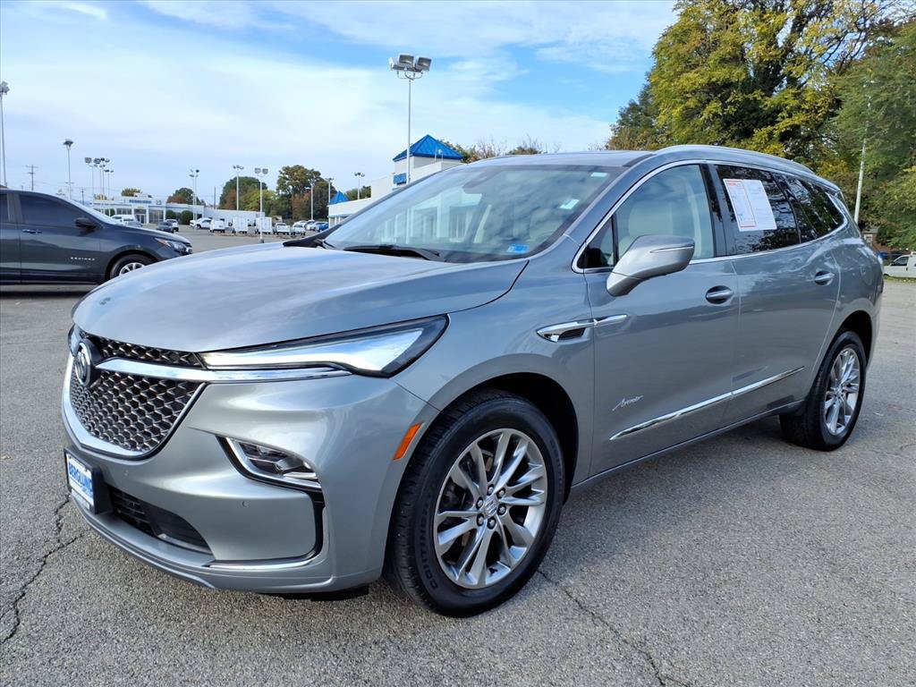 Used 2024 Buick Enclave Avenir w/ Avenir Technology Package AWD/4WD image 8