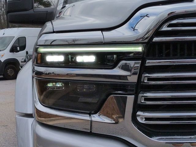 New 2026 RAM 4500 4x4 Crew Cab DRW w/ Laramie Trim Package image 9
