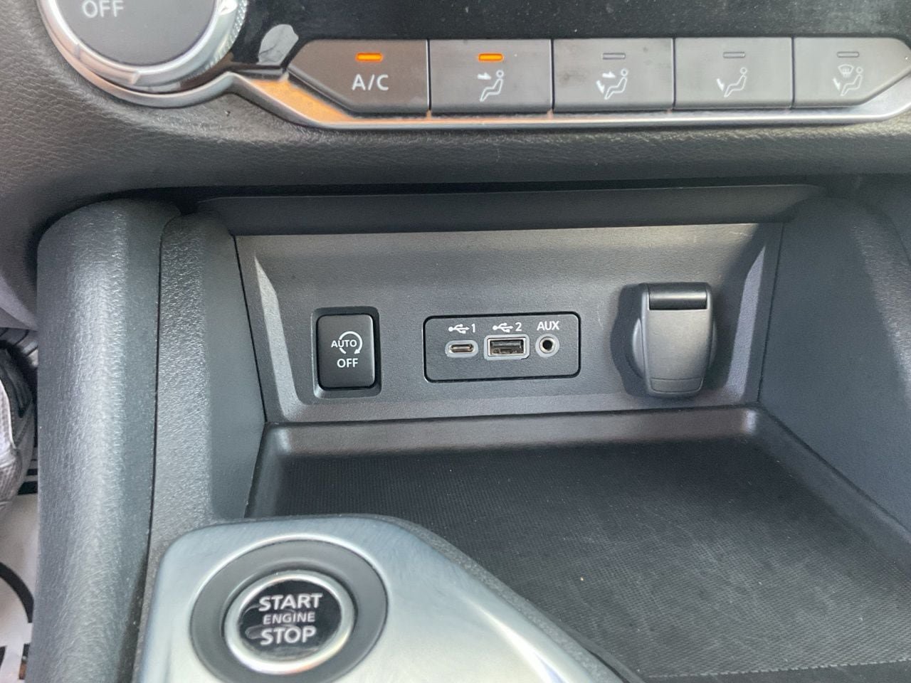 Used 2025 Nissan Sentra SV FWD image 15