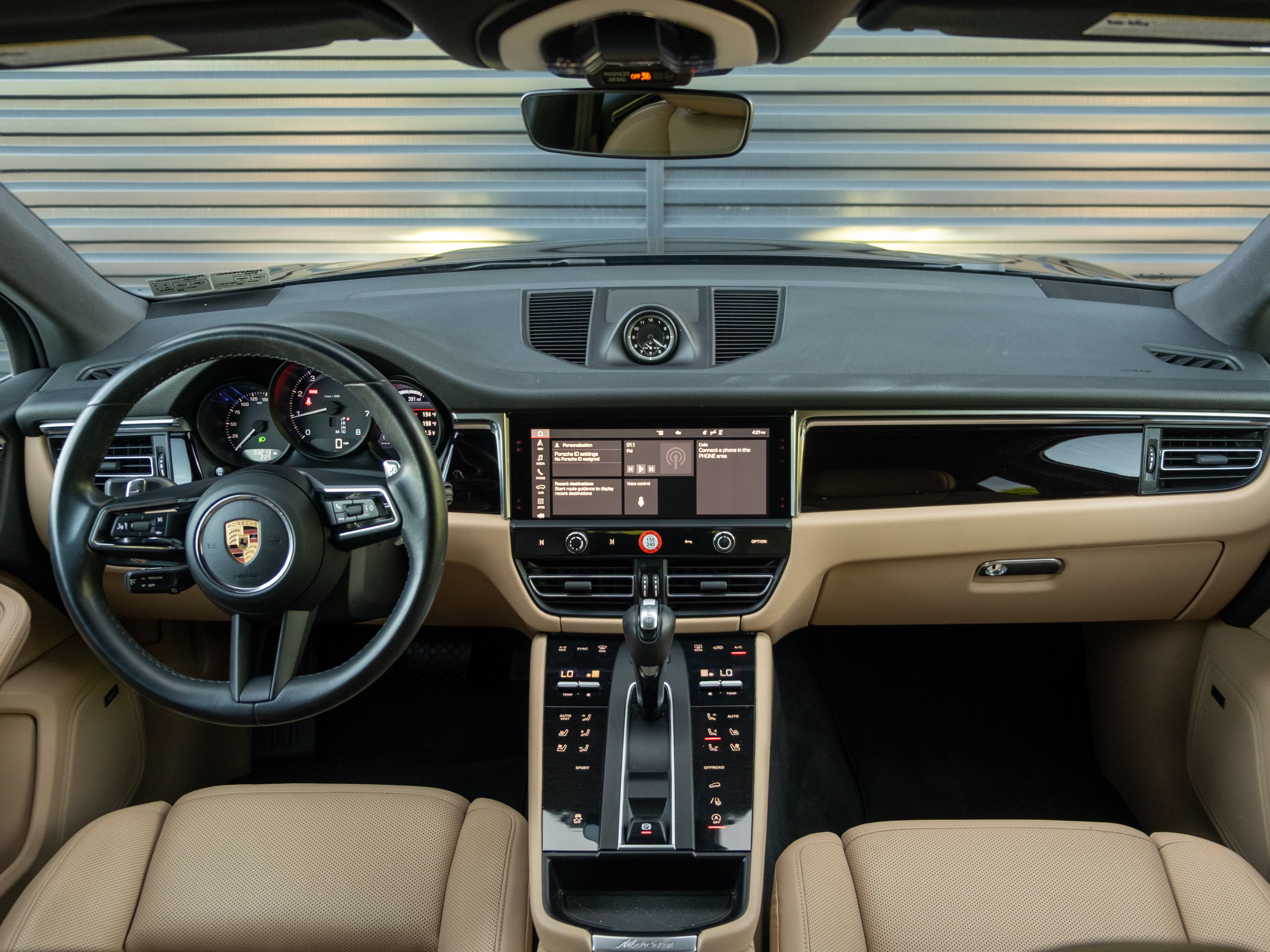 Certified 2022 Porsche Macan AWD/4WD image 6
