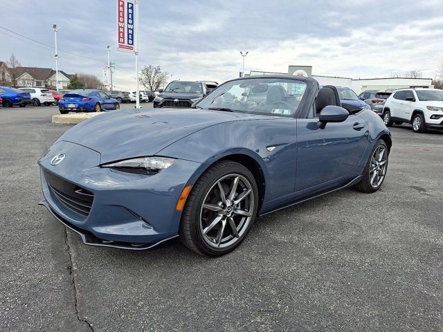 Used 2022 MAZDA MX-5 Miata Grand Touring w/ Appearance Package RWD image 3