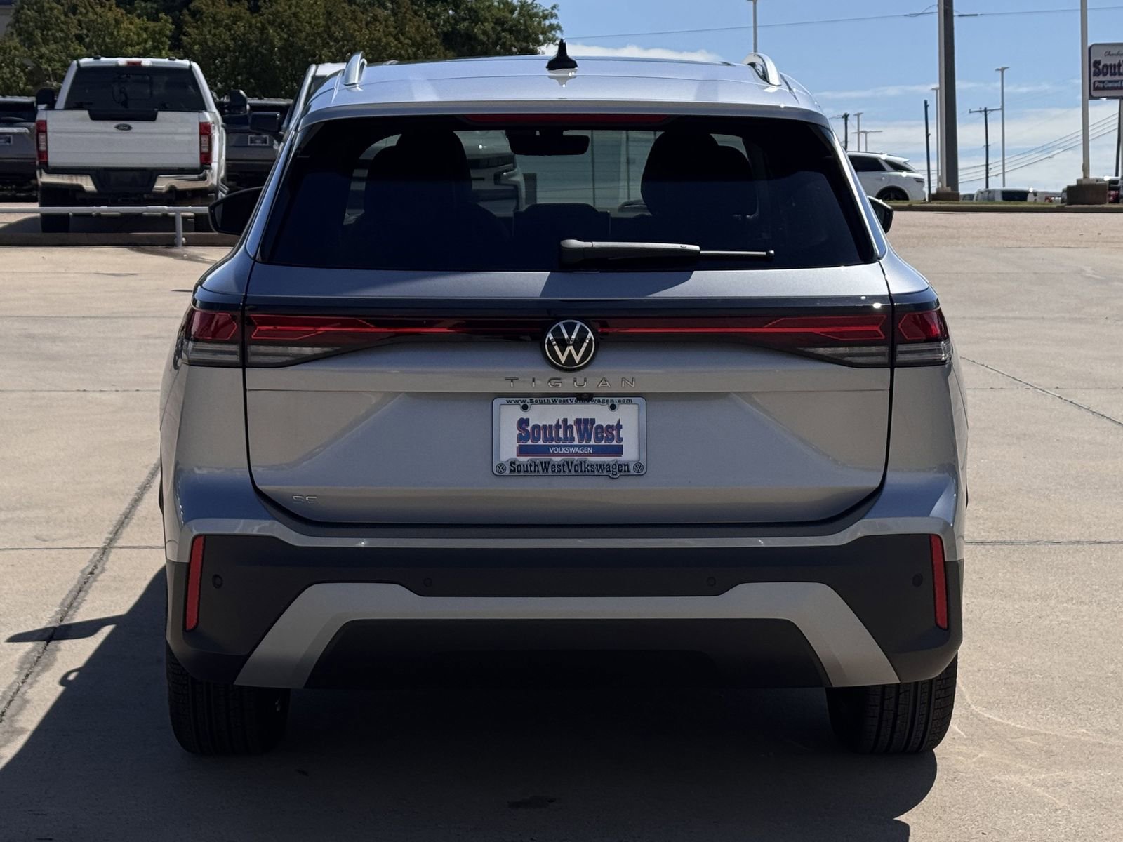 New 2026 Volkswagen Tiguan SE image 5