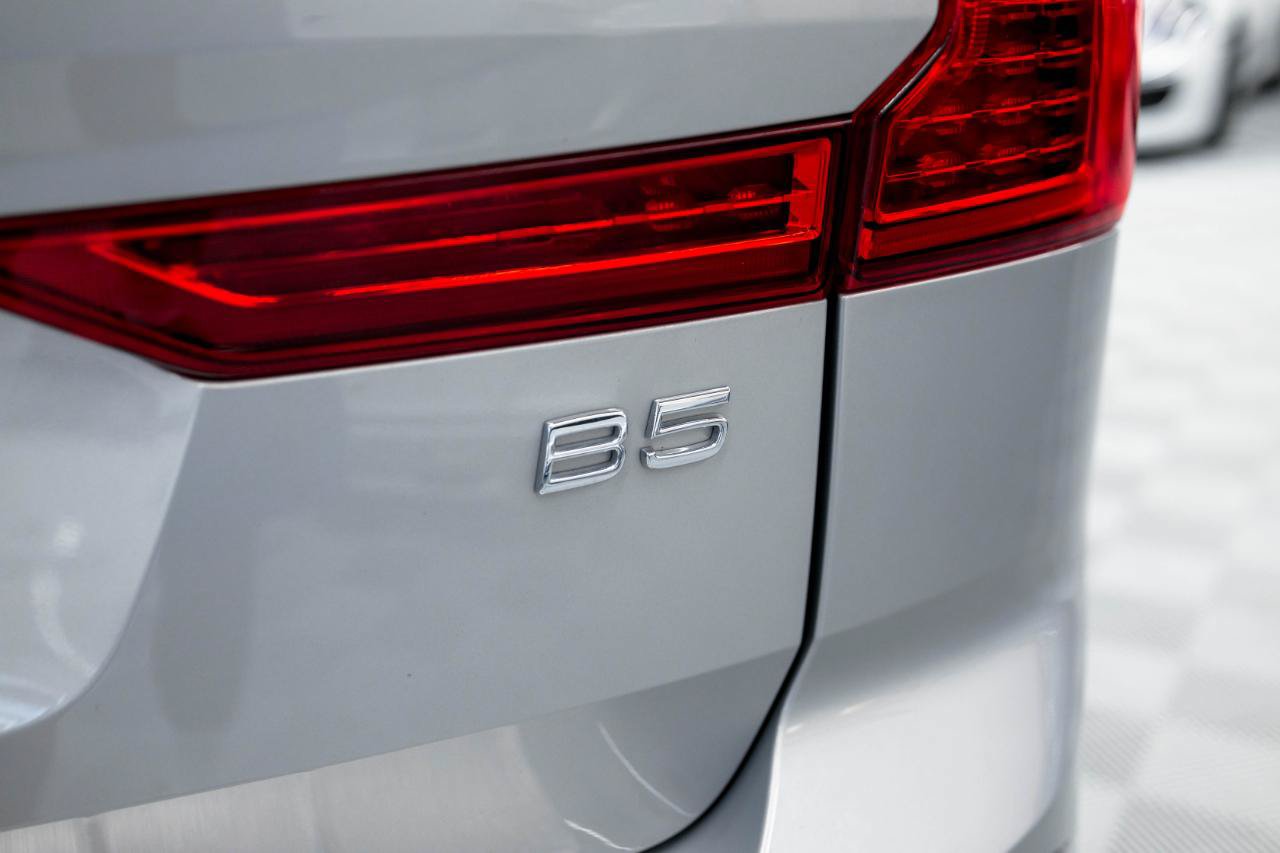 Used 2022 Volvo XC60 B5 Momentum w/ Climate Package FWD image 19