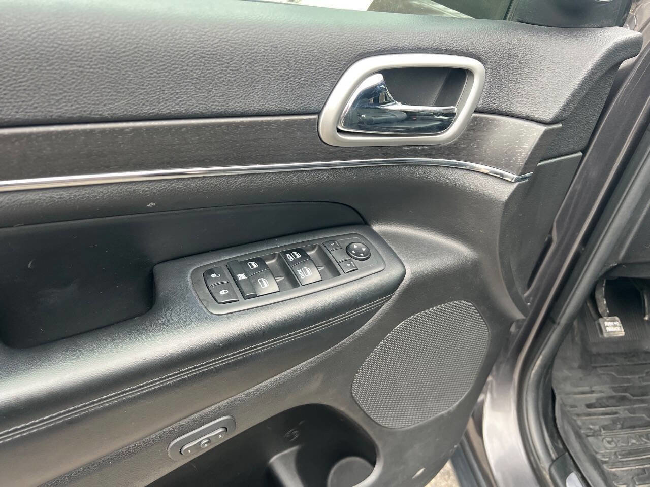 Used 2018 Jeep Grand Cherokee Limited AWD/4WD image 11