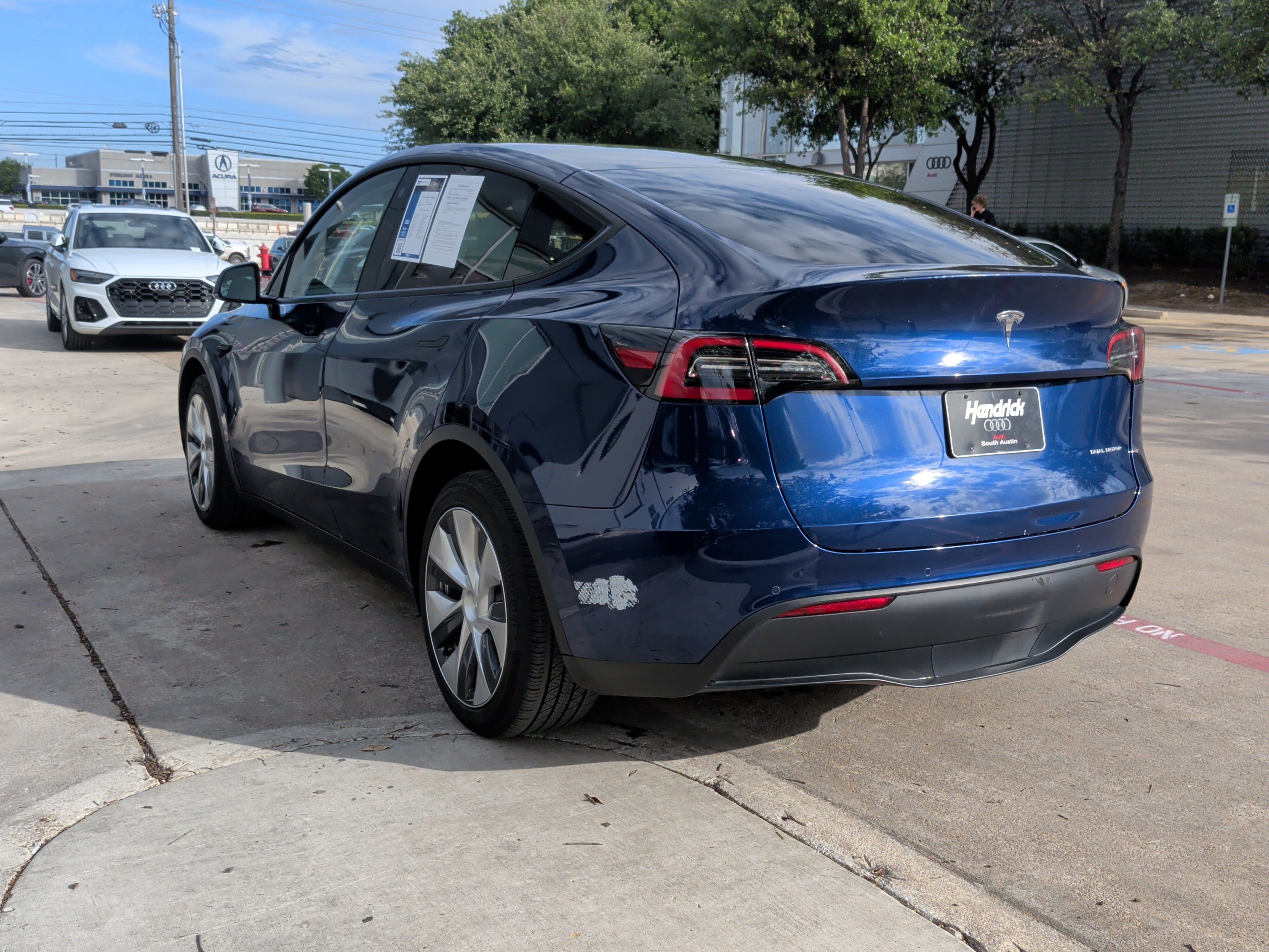 Used 2022 Tesla Model Y Long Range image 8