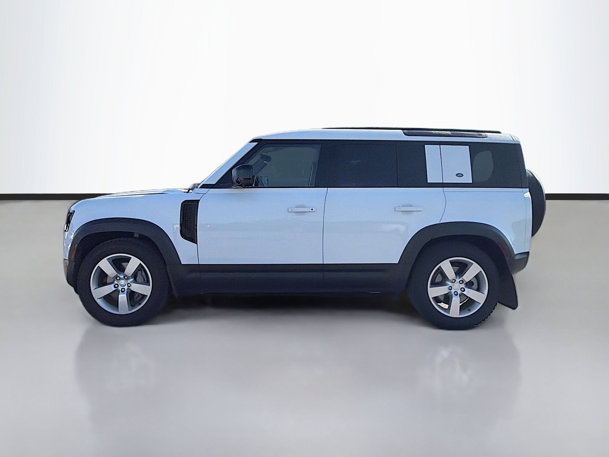 Used 2022 Land Rover Defender 110 SE image 2