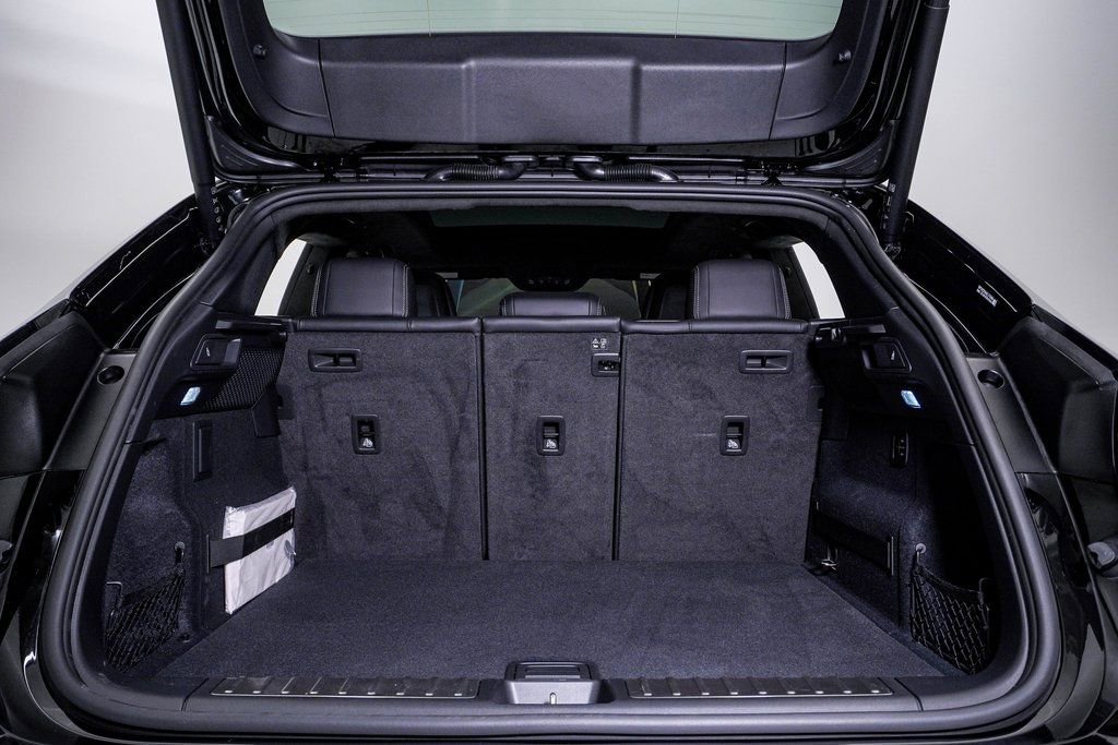 Certified 2025 Porsche Macan Turbo Electric image 29