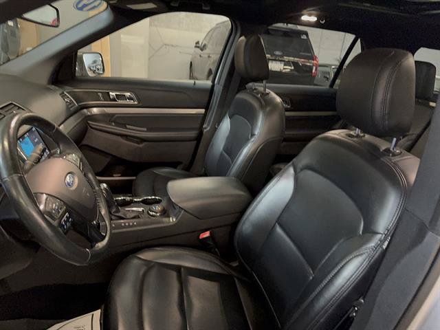 Used 2019 Ford Explorer XLT w/ Equipment Group 202A AWD/4WD image 12