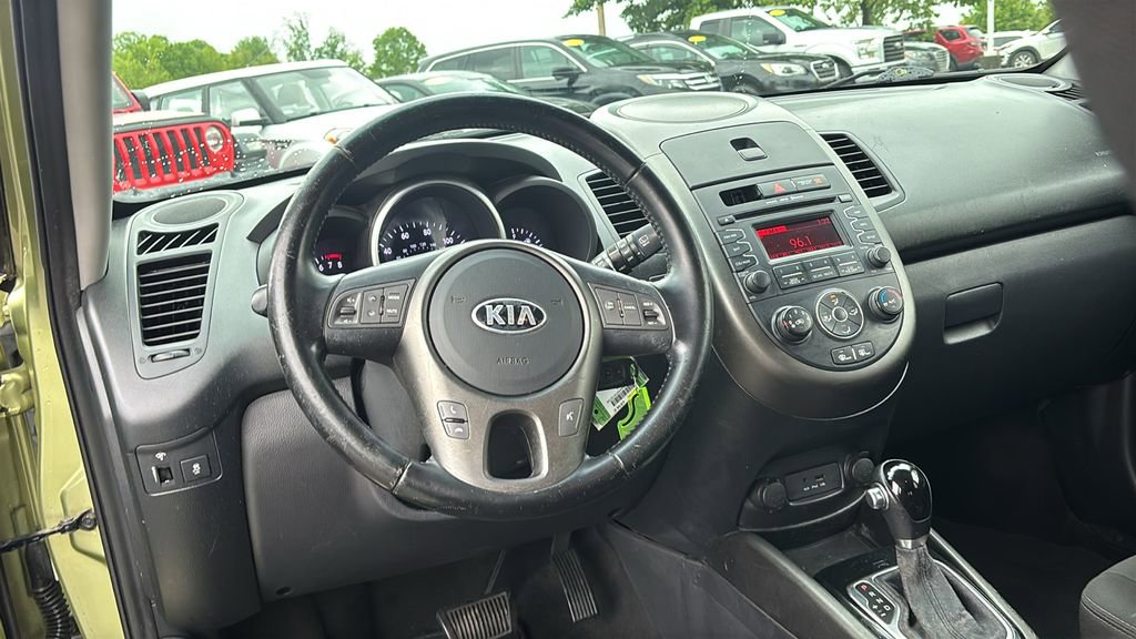 Used 2013 Kia Soul + FWD image 13